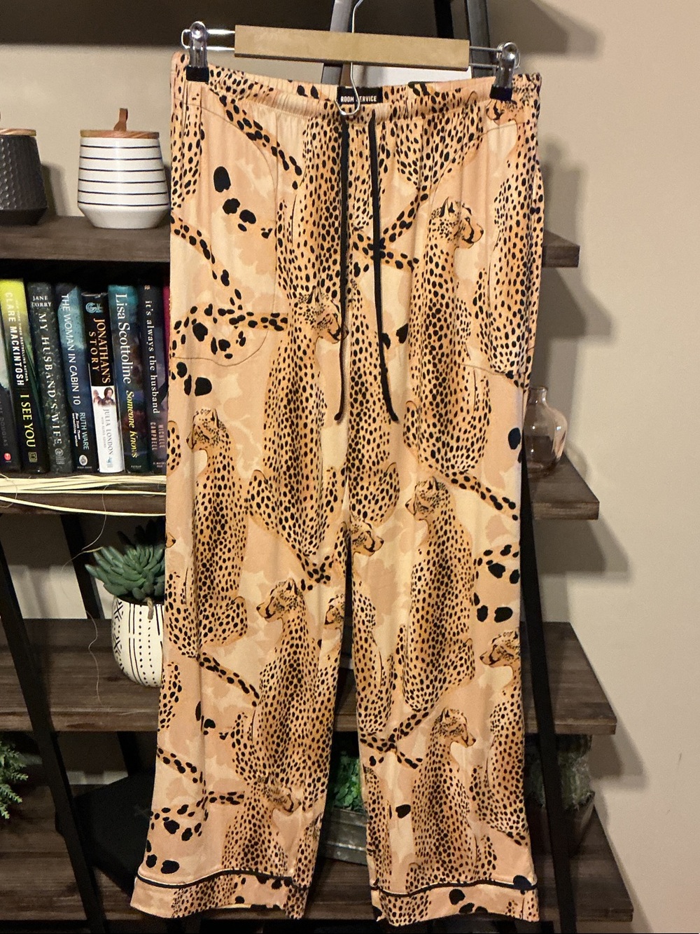 Cheetah Print Pajama Set - Button Front Top & Pants Size M - Picture 4 of 7
